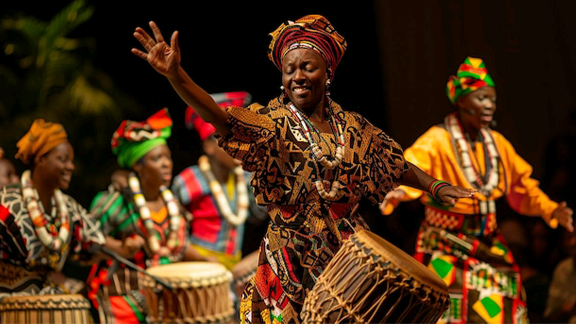 Scène culturelle africaine : danse traditionnelle et tissage